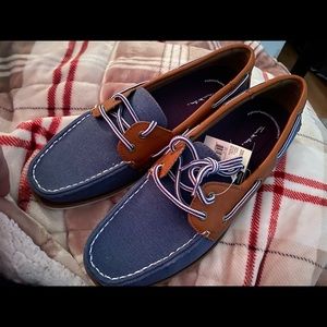 Brand new men's boat shoes size 9!